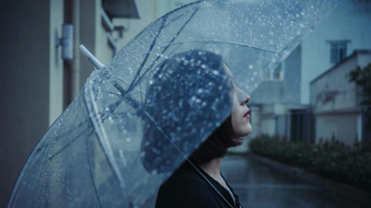 5 Mitos Perawatan Kulit yang Berisiko Merusak Kulit Saat Musim Hujan