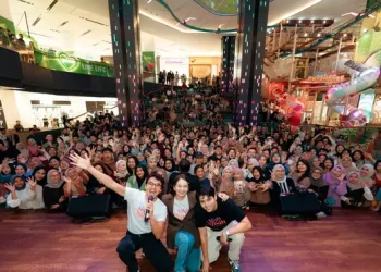 Film Yakin Nikah Hidupkan Kembali Genre Komedi Romantis yang Dibintangi Enzy Storia dan Maxime Bouttier