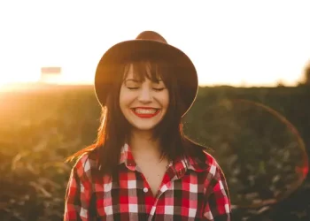 Berpikir Positif Membantu Mengurangi Stres dan Kecemasan Namun Tetap Ada Batasannya