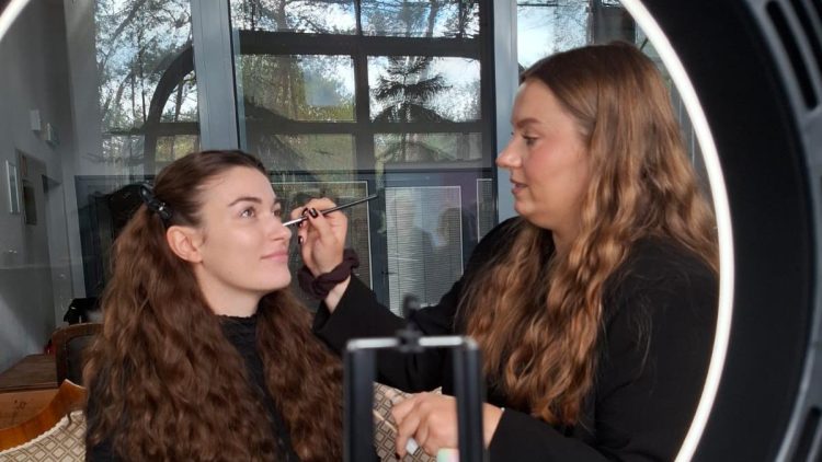 Laporan dari Polandia: Dampak Influencer dalam Promosi Skincare dan Kosmetik Tanpa Gelar Duta