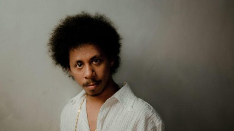 Raim Laode Aransemen Ulang Pergilah Kasih Hits Chrisye Dengan Sentuhan City Pop Sejuk