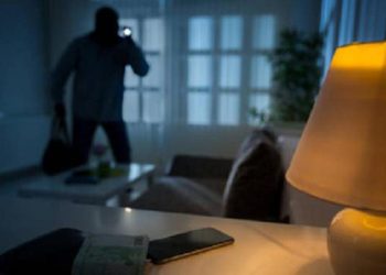 Maling di Bogor Sembunyi di Tumpukan Kardus Setelah Kepergok Mencuri