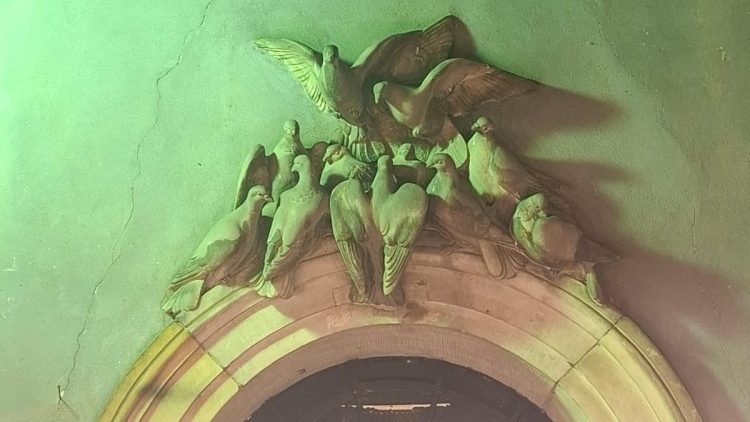 Laporan dari Polandia tentang Nyonya Kazimiera, Burung Dara, dan Kebangkitan Kota Warsawa