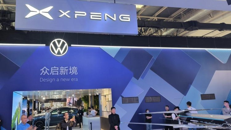 Volkswagen Gunakan Teknologi Otonom XPeng untuk Kendaraan Listrik di China