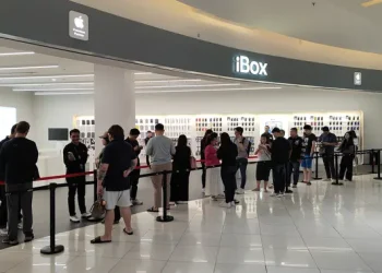 Preorder iPhone 17 Series Diminati Pembeli, Antrean Panjang di Gerai Resmi