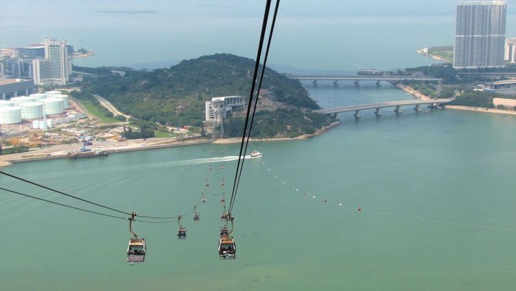 Kereta Gantung Mogok, Turis Terombang-ambing di Udara