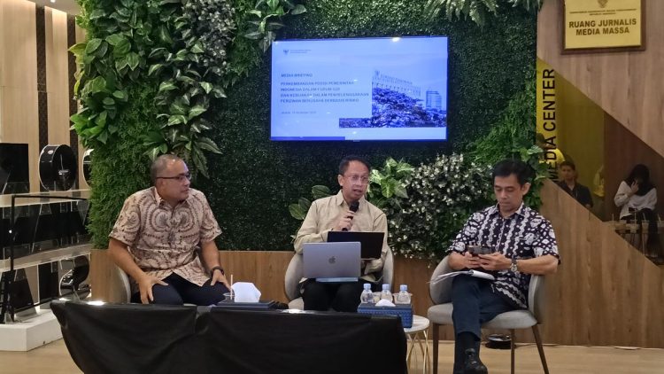 Indonesia Negosiasi dengan Amerika Serikat Agar Baju dan Sepatu Bebas Tarif