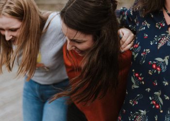 Konsumen Muda Lebih Memilih Tas daripada Makan di Restoran Cepat Saji