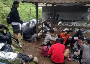Keunggulan Selimut Darurat untuk Pendaki Gunung
