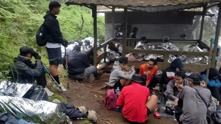 Keunggulan Selimut Darurat untuk Pendaki Gunung