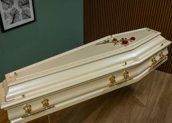 Sesi Meditasi dalam Peti Mati Biaya Rp200 Ribuan Saja