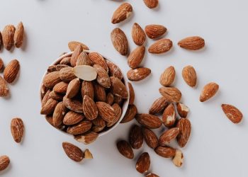Kacang Tanah atau Almond, Mana yang Lebih Baik untuk Menurunkan Berat Badan?