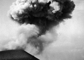 Letusan Dahsyat Gunung Semeru Menyebabkan 709 Orang Tewas dan Ribuan Rumah Hancur