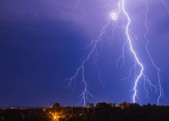 Petir Ganas yang Mengancam Nyawa Warga Depok Selama Bertahun-tahun