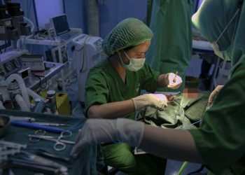 Menjahit Harapan di Bibir Kecil Anak Bangsa