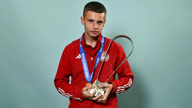 Manchester United Incari Wonderkid Yunani Saingan dengan Real Madrid dan Arsenal