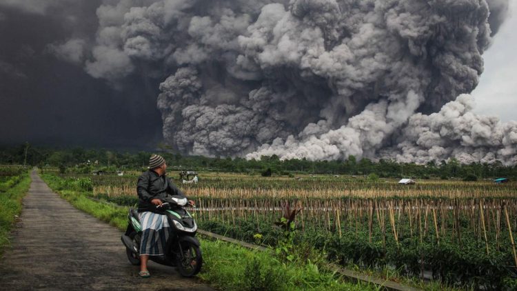 Antisipasi Cuaca Ekstrem, Penutupan Pendakian Gunung Semeru Hingga Waktu Belum Ditentukan