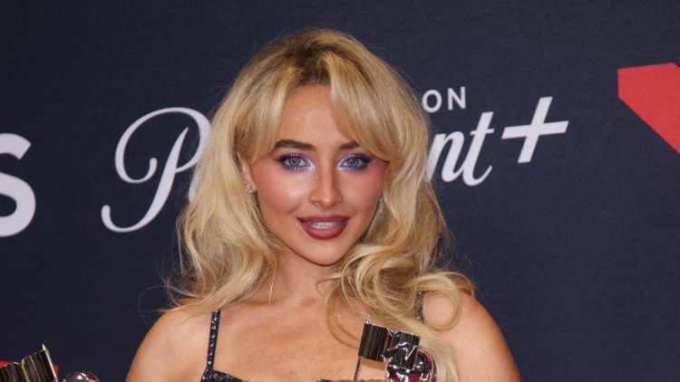 Sabrina Carpenter Protes Lagu Juno Dipakai sebagai Musik Latar Video Razia Imigrasi Gedung Putih