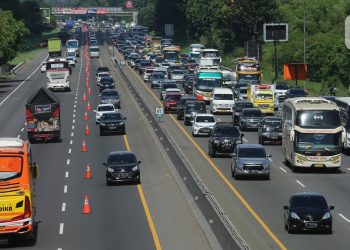 Contraflow Diterapkan di Tol Jakarta-Cikampek Atasi Kepadatan Lalu Lintas Libur Natal 2025