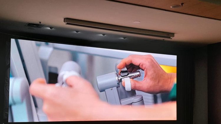 7 Manfaat Operasi Bariatrik Menggunakan Teknologi Bedah Robotik da Vinci Xi