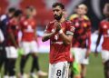 Manchester United bantah niat jual Bruno Fernandes, kapten tetap ingin bertahan.