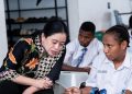 Puan Maharani Kunjungi Sekolah Anak Papua Pedalaman dan Dengarkan Harapan Pembangunan Daerah