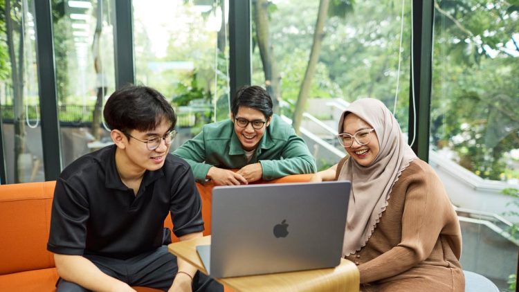 Cara Apple Developer Academy Mendidik Mahasiswa di Indonesia Tanpa Ceramah