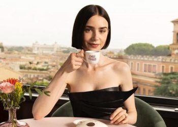 Cantiknya Nembus Layar, Intip 6 Cara Lily Collins Rawat Kulit di Emily in Paris Season 5
