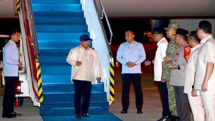 Pulang dari Rusia, Prabowo Tinjau Wilayah Terdampak Banjir di Sumatera
