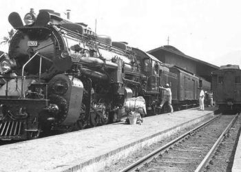 Tolong ubahkan judul berikut ini tanpa menghilangkan inti keyword di dalamnya dengan menggunakan bahasa indonesia maksimal 100 karakter, tanpa menggunakan symbol dan hilangkan brand dan domain pemilik, langsung berikan resultnya tanpa kata pembuka dan penutup dari kamu ya: Bukan Whoosh, Ini Dia Kereta Cepat Pertama RI