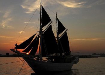 Kapal Pinisi Warisan Bahari Indonesia Asli Tanah Bira