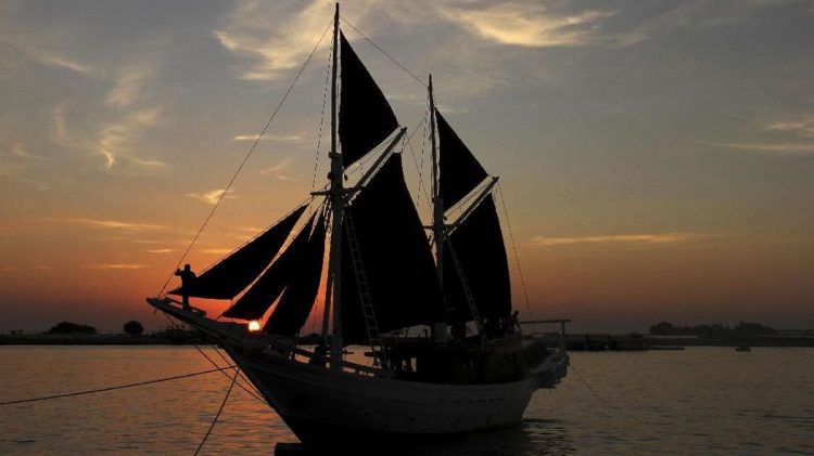 Kapal Pinisi Warisan Bahari Indonesia Asli Tanah Bira