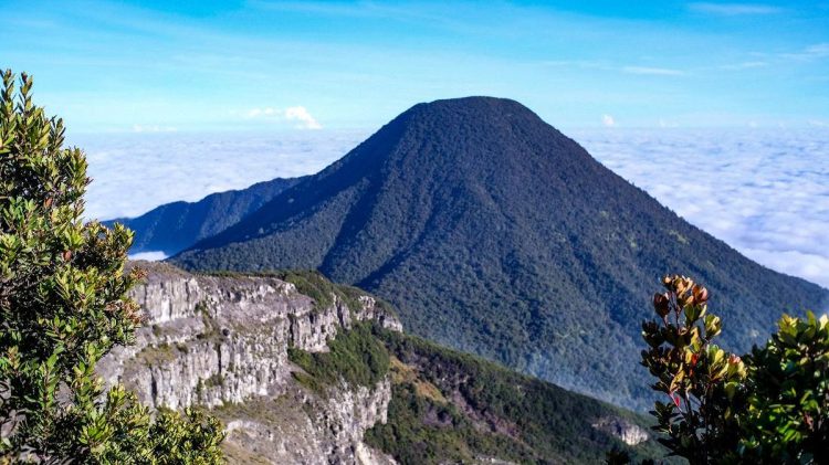 Pendakian 5 Gunung Ini Ditutup Saat Libur Nataru