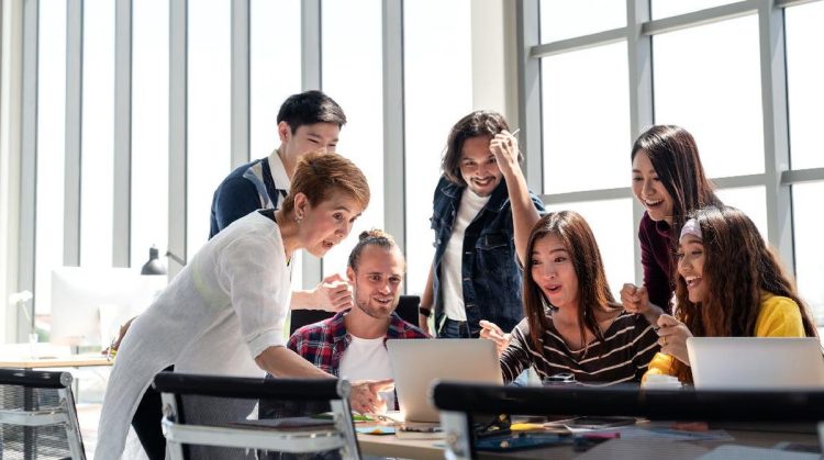 Hasil Riset Tanda Penuaan Otak Terlihat dari Cara Berbicara Anda
