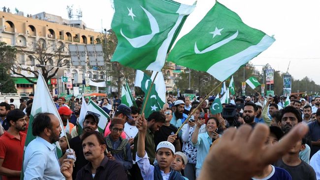 Ribuan Warga Pakistan Acungi Jempol Presiden RI dan Serukan Tokoh Besar Dunia