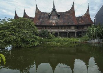 Warga Minang Sumbang 14 Kg Emas untuk Pembelian Pesawat Negara