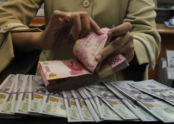 Rupiah Melemah karena Suku Bunga AS dan Penurunan IHSG Menurut Analis