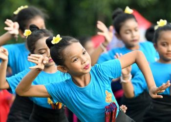 Lepas 2025 Sambut 2026, Ratusan Anak Bali Tampilkan Tarian Tradisional