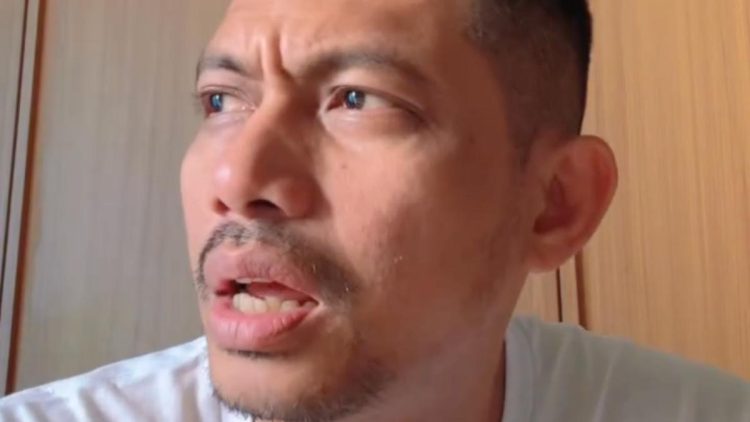 Habis Melempar, Kamu Lari Seperti Anak Kecil!