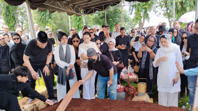 Jenazah Lucky Widja Ditemukan Satu Liang Lahad dengan Ayah di TPU Jeruk Purut Jakarta