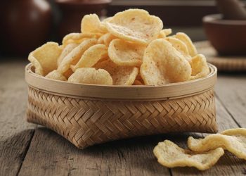 Membuat Kerupuk dari Sisa Kepala Udang yang Praktis dan Bergizi