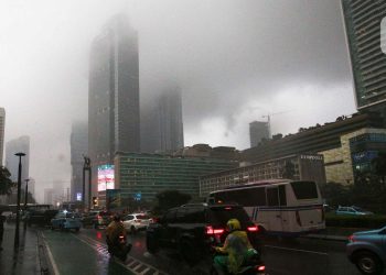 Jabodetabek Mengalami Hujan Lebat dengan Petir dan Angin Kencang