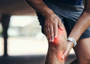 Hindari 7 Makanan Penyebab Nyeri Lutut Agar Tidak Makin Nyut-nyutan