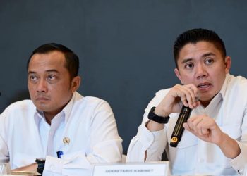 Proyek Pemasangan Genteng untuk Mempercantik Kawasan Permukiman