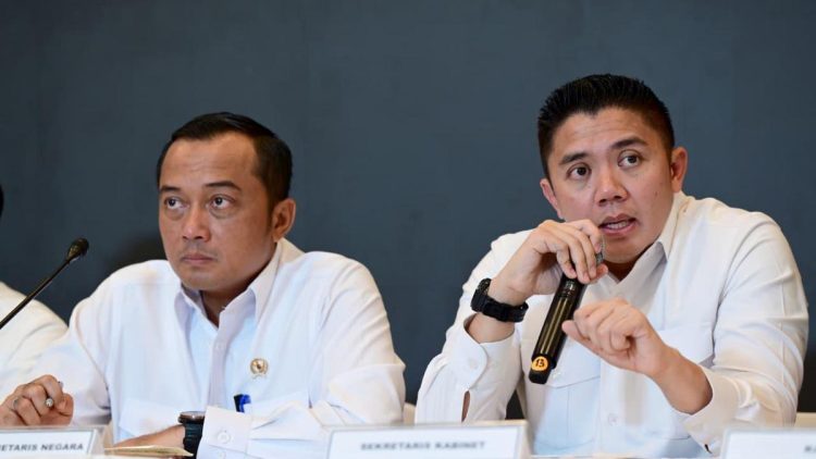 Proyek Pemasangan Genteng untuk Mempercantik Kawasan Permukiman