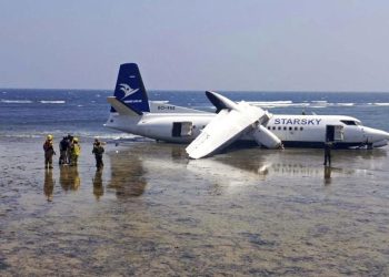 Pesawat Tergelincir ke Laut Saat Mendarat Darurat dengan 55 Penumpang